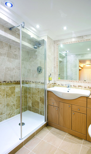 Bathroom 4, Le Strange Arms, Cambridgeshire
