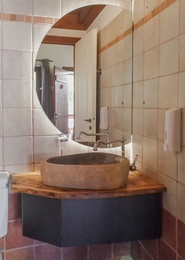 Bathroom 5, Ninemia Stay& Play, Central Greece