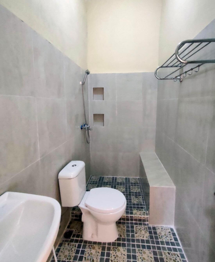 Bathroom 2, Nice Double Room With Ac, Garden and Wifi, Bogor