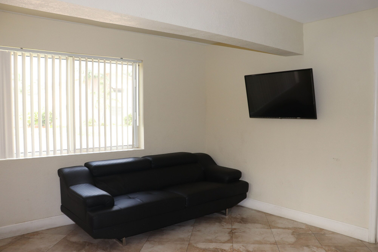 Others 4, Curtis Inn & Suites, Broward