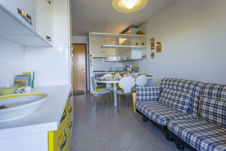 Living area 2, Lignano Sabbiadoro Flat with Garage, Udine