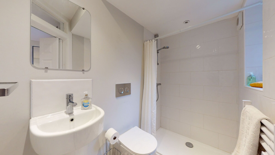 Bathroom 4, Wimbledon Studios, London