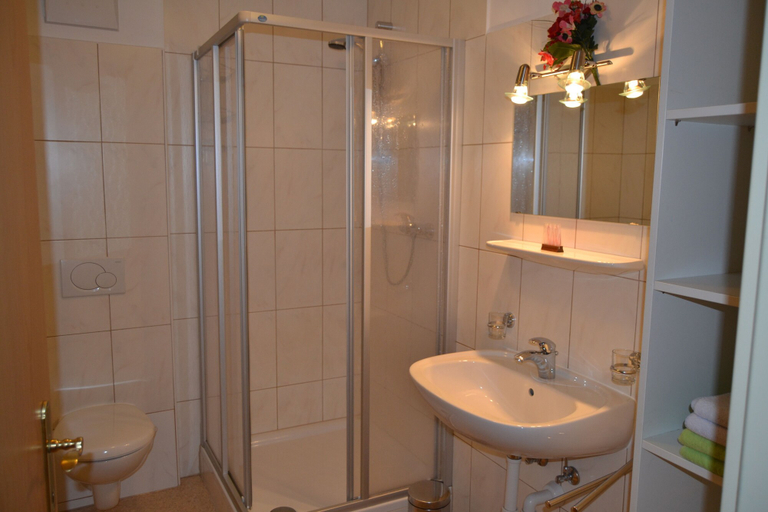 Bathroom, FERIENHAUS-TOELDERERHOF, Lienz