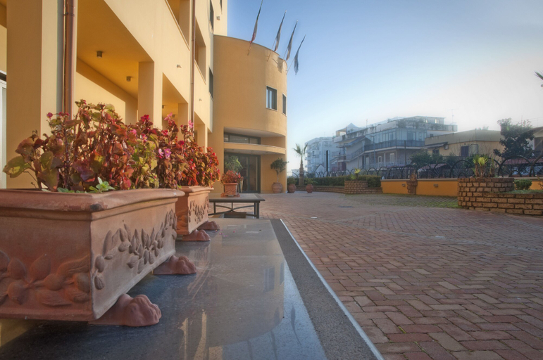 Exterior & Views 2, City Hotel, Napoli