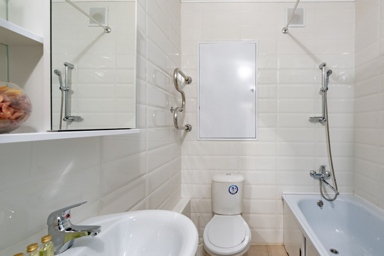 Bathroom, Inndays Apartment on Akademicheskaya, South-Western