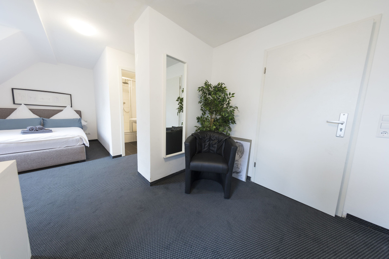 Bedroom 3, Berolina Haus, Düsseldorf
