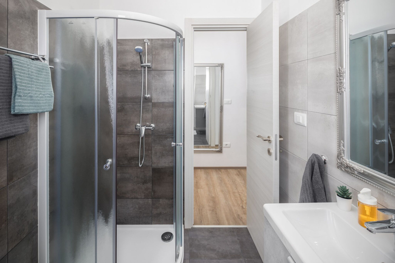 Bathroom 3, Vila Valla Studio Apartments, Fažana