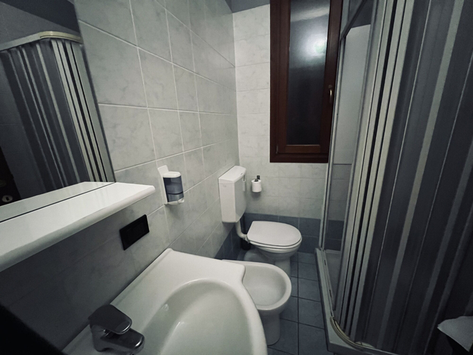 Bathroom, Hotel Le Corti, Ferrara
