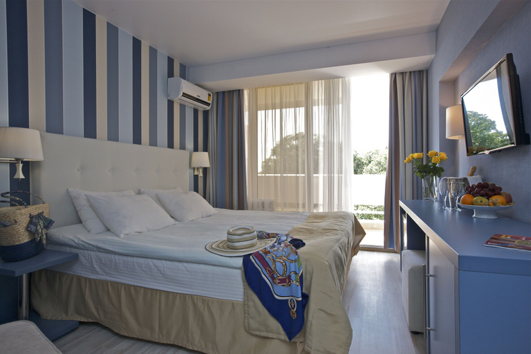 Bedroom 3, Grand Hotel Zhemchuzhina, Sochi gorsovet