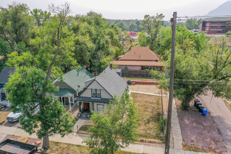 Exterior & Views 2, 3BD Downtown Modern Victorian W/hot Tub, Park & Lake!, El Paso