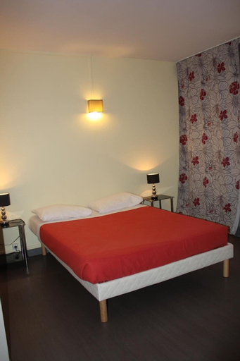 Bedroom 4, Résidence d'Artagnan, Loiret