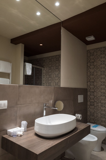 Bathroom 4, Letto A Castello, Ferrara