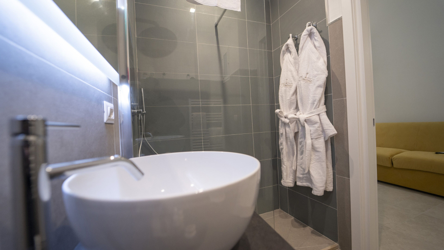 Bathroom 5, Dimora Fantasia Charme B&B, Bari