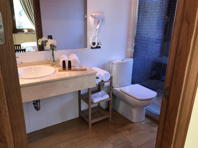 Bathroom 4, El Pandal, Asturias