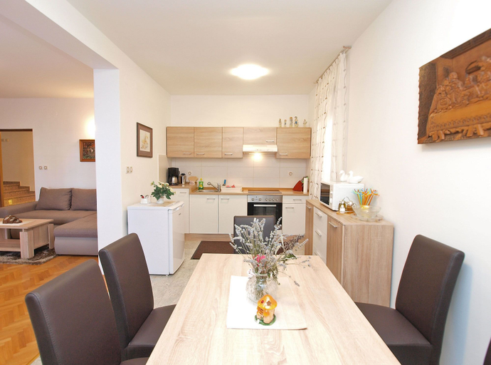 Others 4, Apartment 1424, Pula