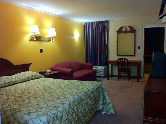 Bedroom 2, Rodeway Inn Charlotte South, Mecklenburg