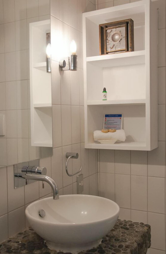 Bathroom 2, Condo on the Beach at the Sands Onetangi, Auckland