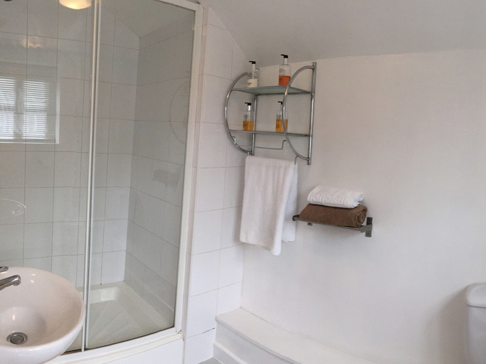 Bathroom 3, Woodland Lodge, Hertfordshire