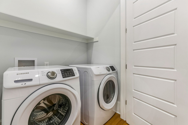 Bathroom 3, Chic 4 BR Condo - Large Pool - Perfect Location, Orleans