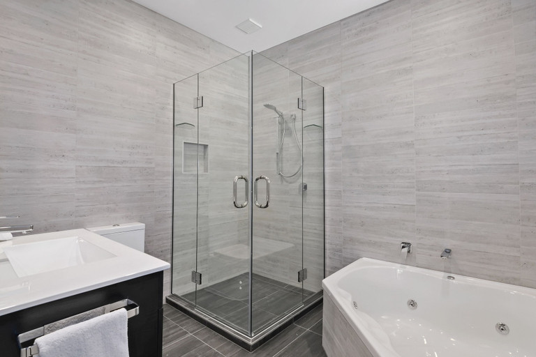 Bathroom 3, Grand Suites Murchison, Tasman