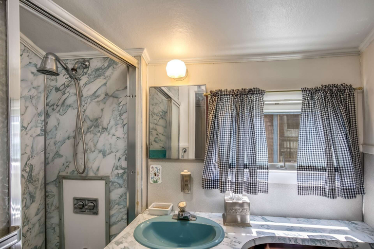 Bathroom, Bell Buoy, Essex