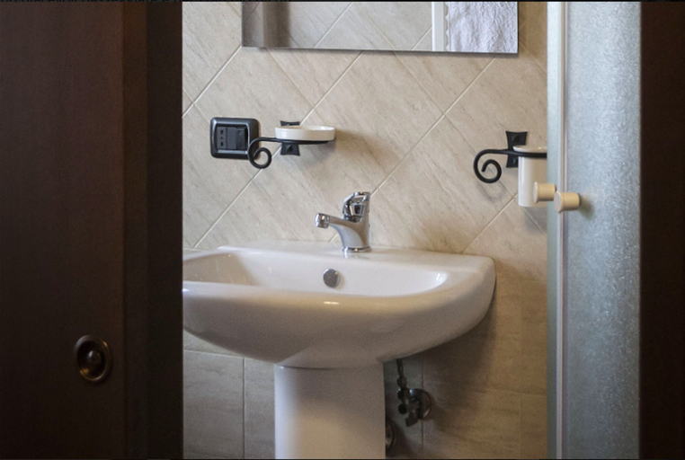 Bathroom, Feudo delle Querce, Catanzaro