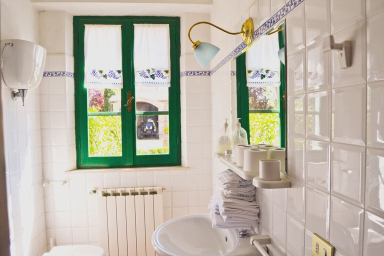 Bathroom, Villa Cantagallo, Arezzo