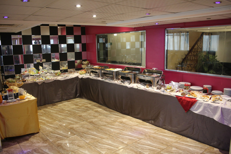 Food & Drinks 5, Holidays Express Hotel, Al-'Ajuzah