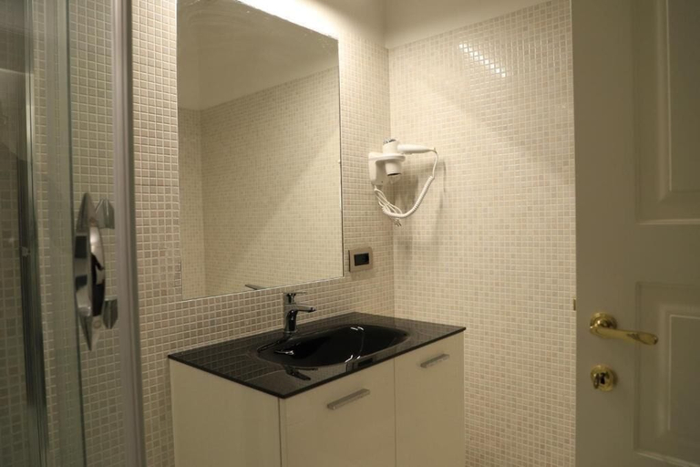 Bathroom 4, Gemelli Hotel, Rome