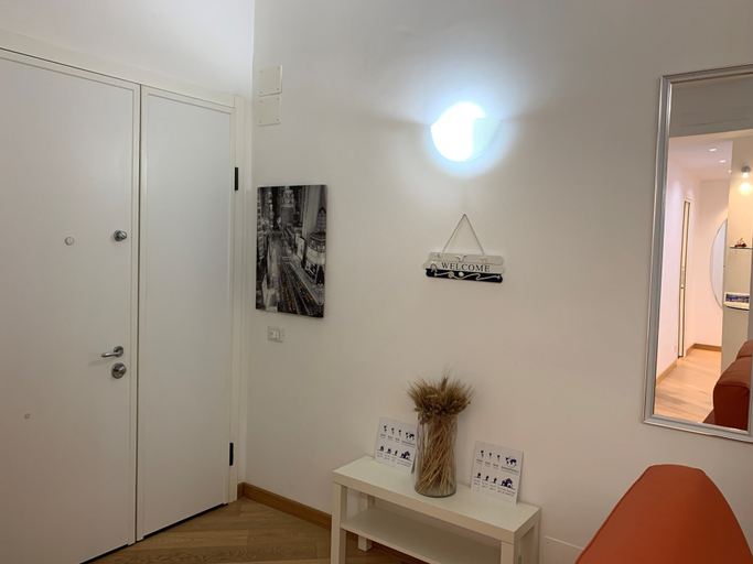 Interior entrance, House 2A, Genova