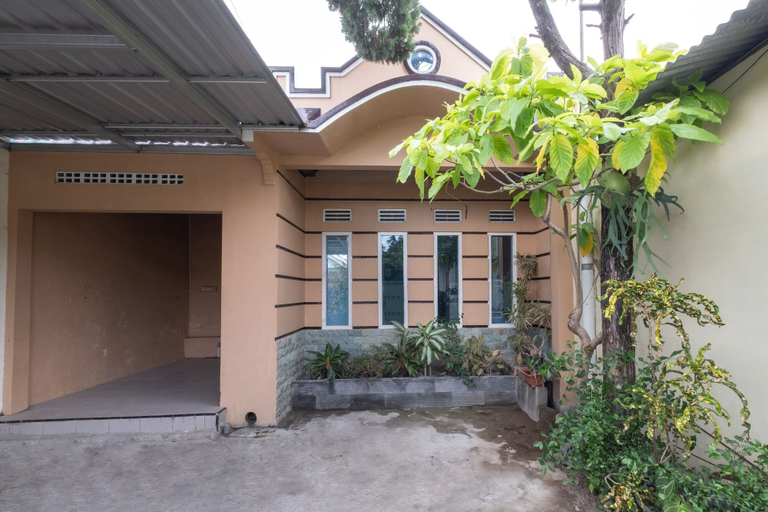 Exterior & Views 2, Hotel O Brosta, Yogyakarta