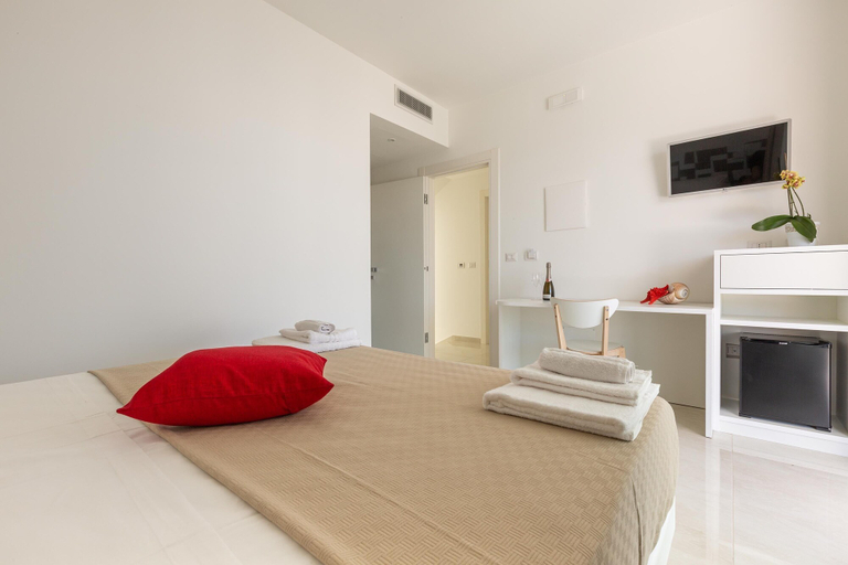 Room 5, 2395 Sdmr - Matrimoniale Superior, Lecce