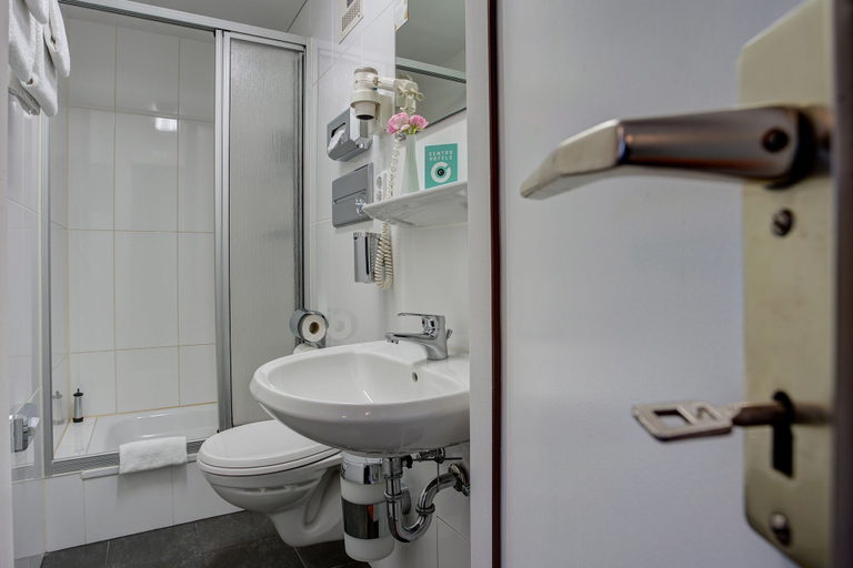 Bathroom 5, Hotel Atlanta, Region Hannover