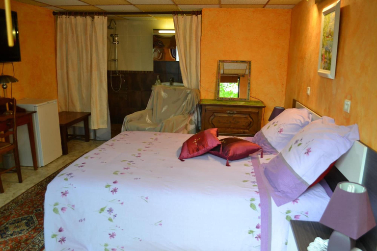 Bedroom 4, Aux Orangers, Charente