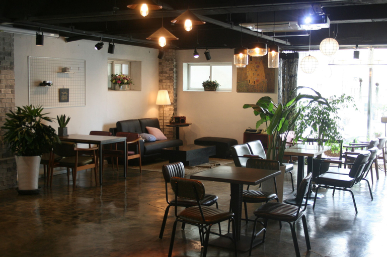 Exterior & Views 2, Daegu Dongseongro Gyeong`s Hostel, Buk