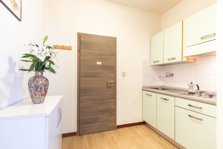 Others 5, Yachting Residence, Udine
