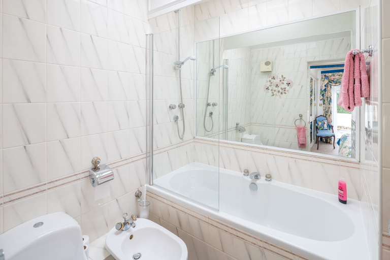Bathroom 4, JOIVY Elegant house with rooftop terrace, London