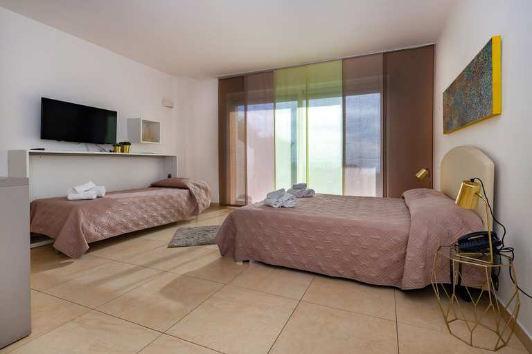 Bedroom 3, Zeus Residence Hotel, Catania