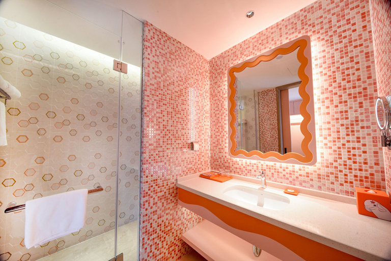 Bathroom, Dolphin Bay Hotel, Yuxi