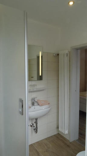 Bathroom 5, Hotel-Restaurant Ketterer am Kurgarten, Schwarzwald-Baar-Kreis