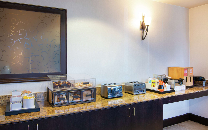 Food & Drinks 5, Hampton Inn Erie-South, Erie