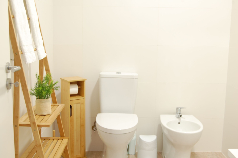 Bathroom 3, Atlantic Town 2, Ponta Delgada