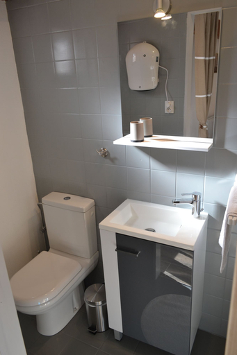 Bathroom 5, Chambres Au Pied du Haut Koenigsbourg, Bas-Rhin