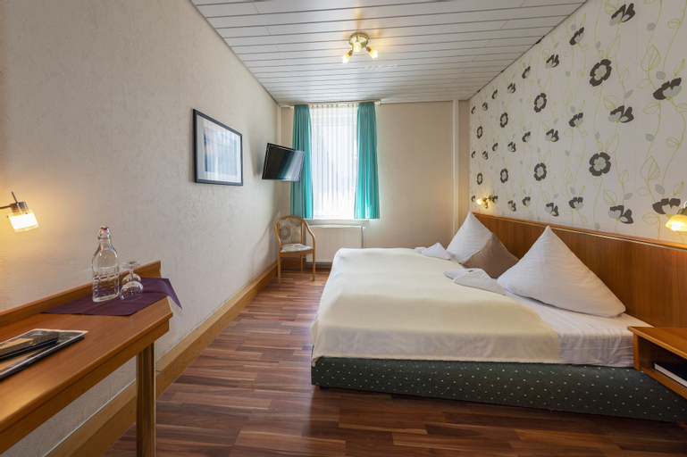 Bedroom 3, Restaurant & Landhotel Zum Niestetal, Kassel