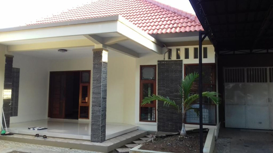 Exterior & Views 2, Dannu's Homestay, Banyuwangi