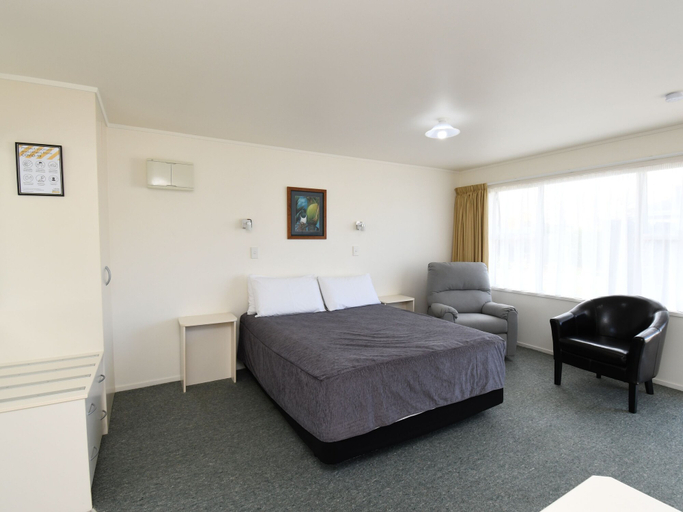 Bedroom 3, Avon Motel, South Taranaki