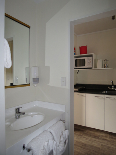 Bathroom 3, Chelmswood Motel Taupo, Taupo