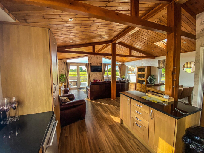Food & Drinks, 3-bedroom Lodge- Pet Friendly- Hot Tub, East Riding of Yorkshire