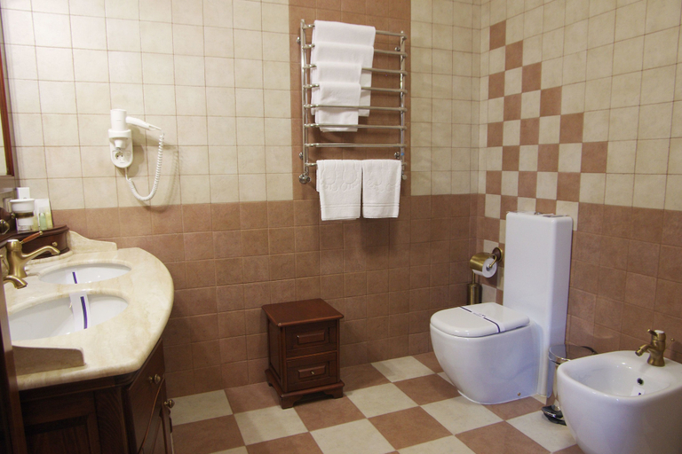 Bathroom 4, Park-Hotel Golosievo, Holosiïvs'kyi
