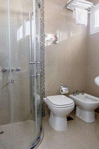 Bathroom 4, Mediterraneo Hotel, Rosario